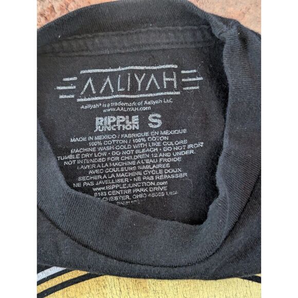 AALIYAH R&B Princess T-Shirt S Black Gold 90s Y2K Ripple Junction Licensed Tee - Picture 3 of 6